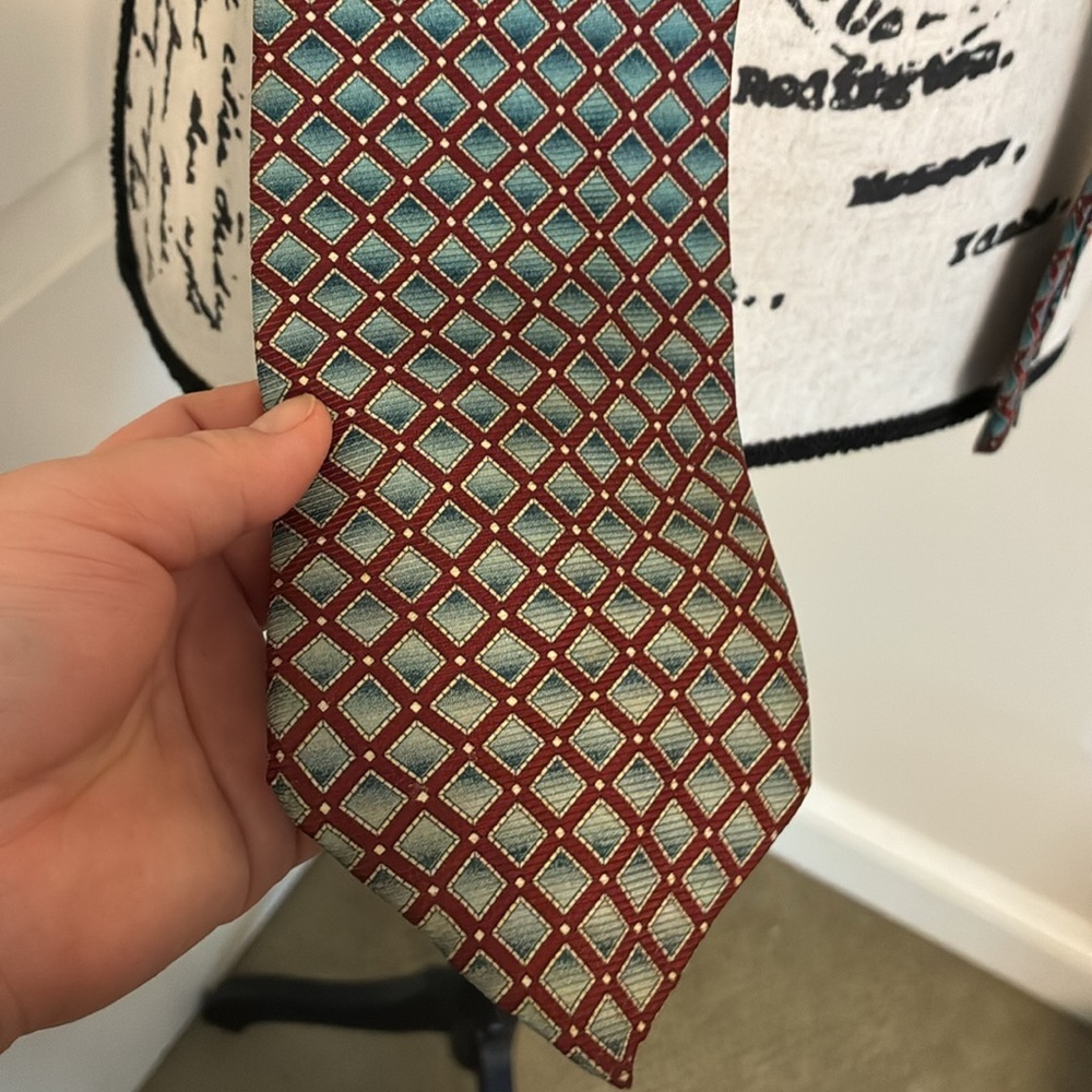 Geometric Patterned Tie - Picture 2 of 4